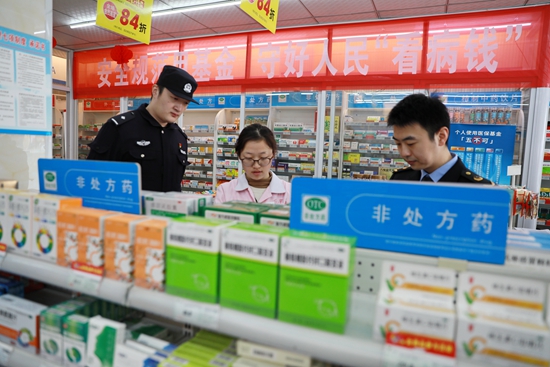 青年突击队出马 守护群众“舌尖上的安全” 