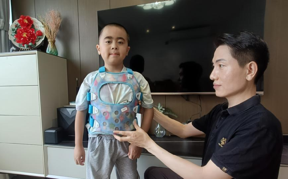 收养罕见病患儿，他想让更多患儿被关爱 