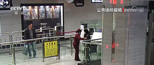 危急时刻他们伸出援手 凡人微光传递爱心温暖 