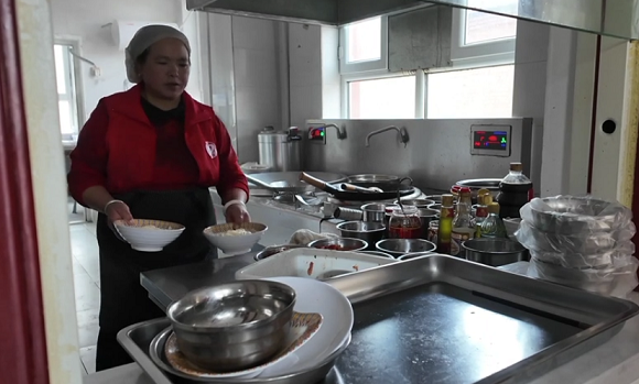 重阳话暖!特克斯老人们盛赞日间照料中心是“第二个家”